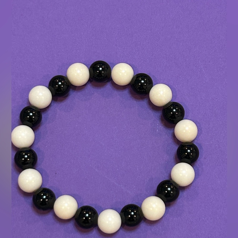 Handmade beaded bracelet. Onyx and Ivory Jade.